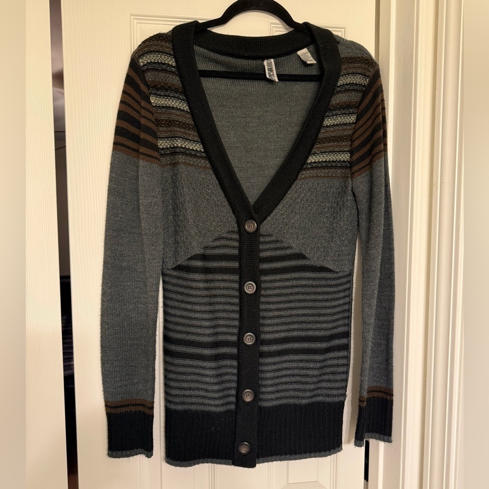 BKE buckle sweater cardigan size L